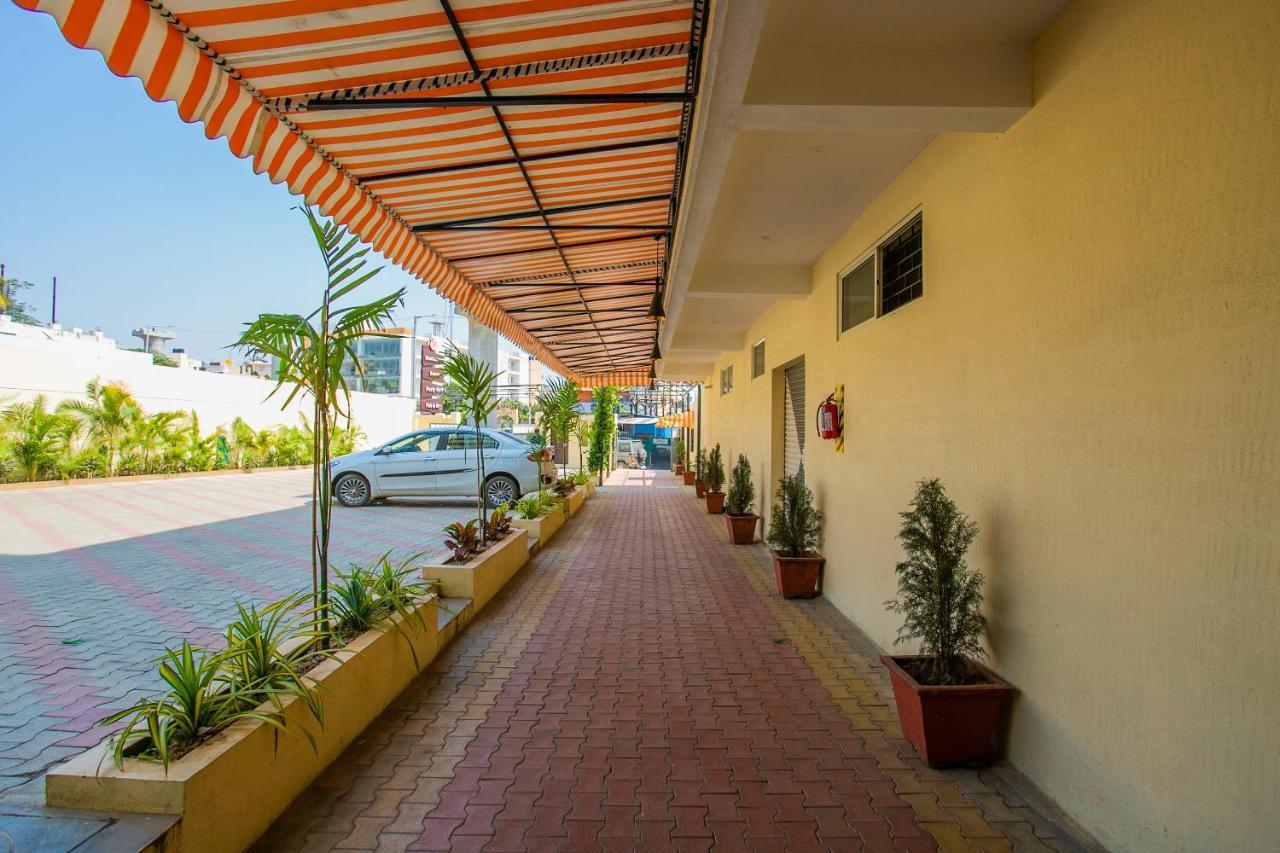 Oyo 22837 Chairmen'S Hotel Bengaluru Zewnętrze zdjęcie